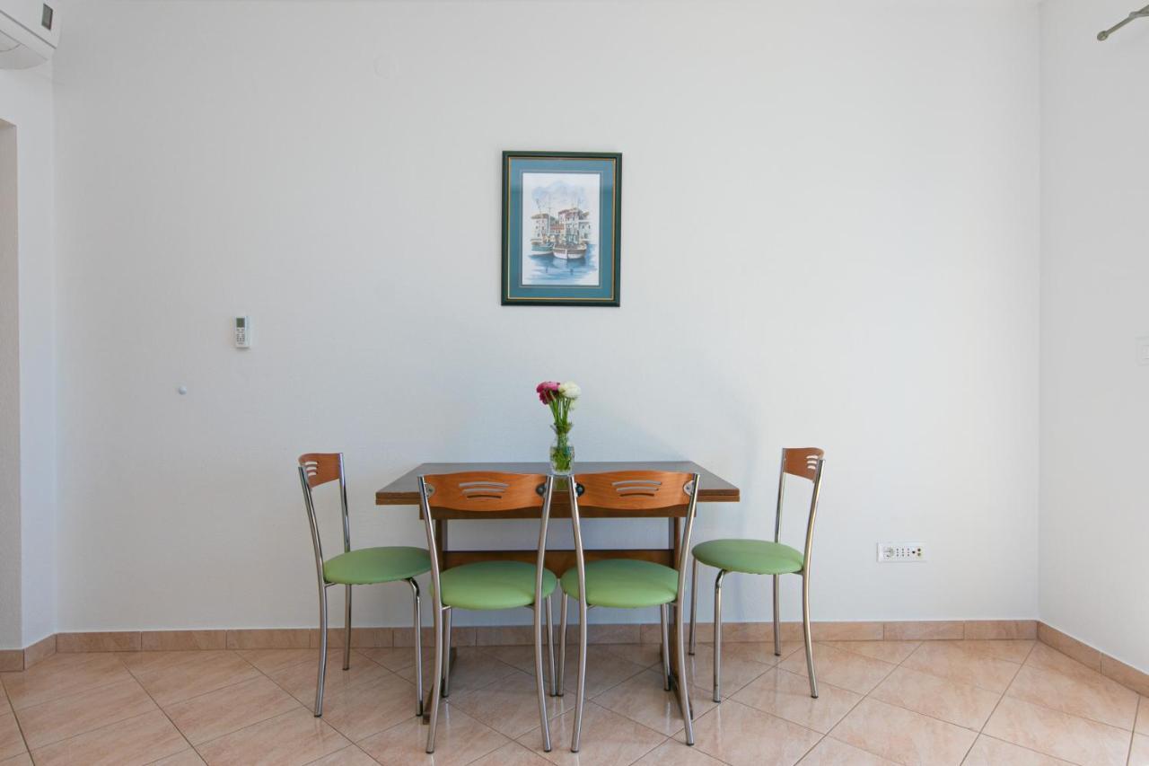 Apartments By The Sea Igrane, Makarska - 20014 Kültér fotó