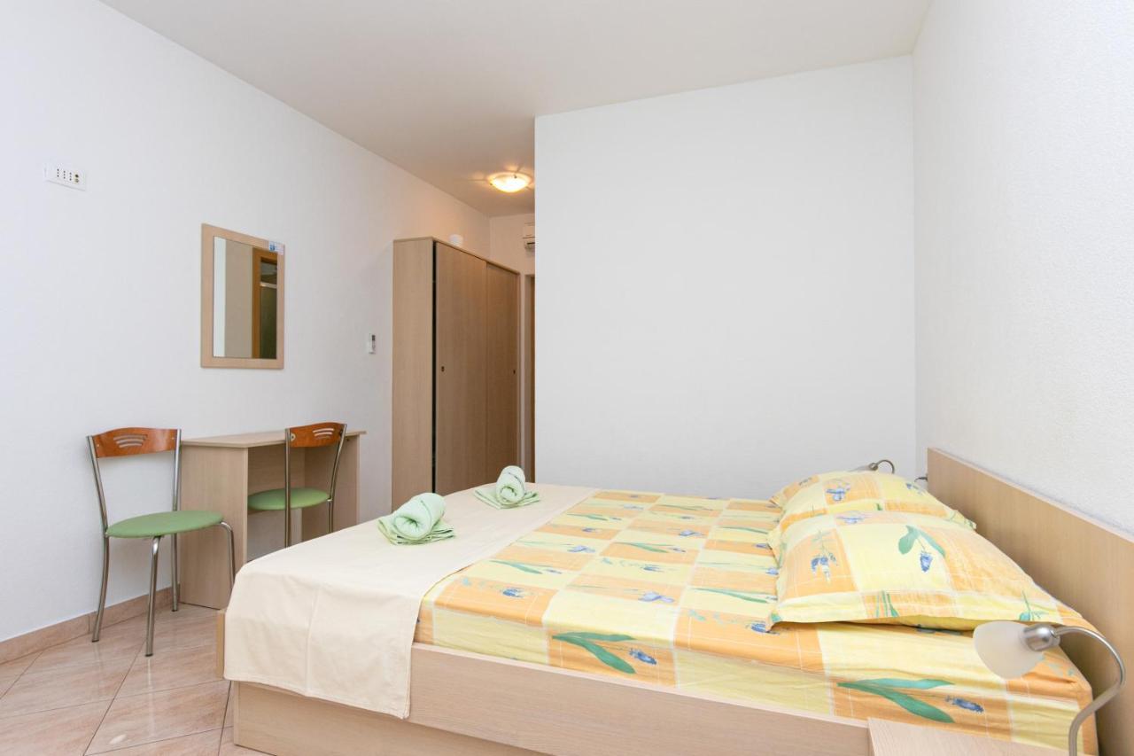 Apartments By The Sea Igrane, Makarska - 20014 Kültér fotó