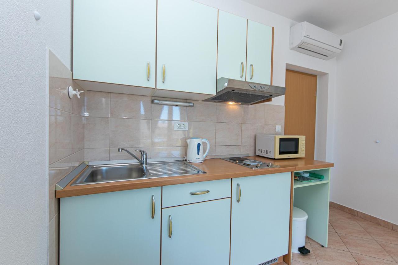 Apartments By The Sea Igrane, Makarska - 20014 Kültér fotó